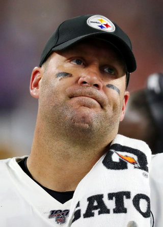 Illustration for article titled The Great Wonder Of The NFL Is Ben Roethlisberger's Dreadfully Large Head